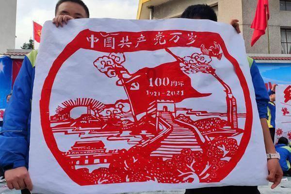 山西:高速公路服务区设“年货大集”