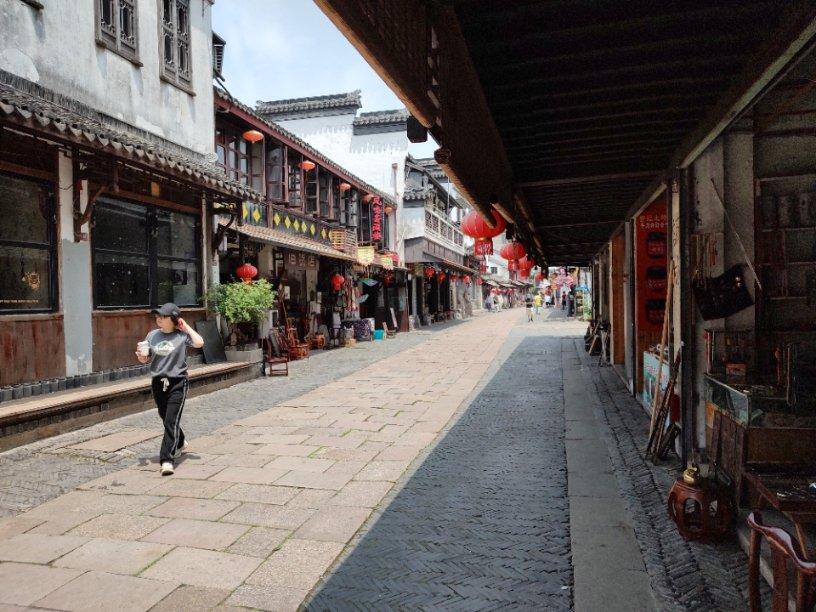小伙为女友租房陷“罗生门”,真相究竟是上门看房还是私闯民宅?